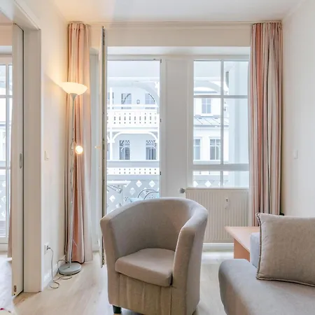 Apartment Im 2 Og Mit Balkon In